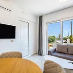 Punta Mare فندق 3*