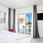Punta Mare فندق 3*